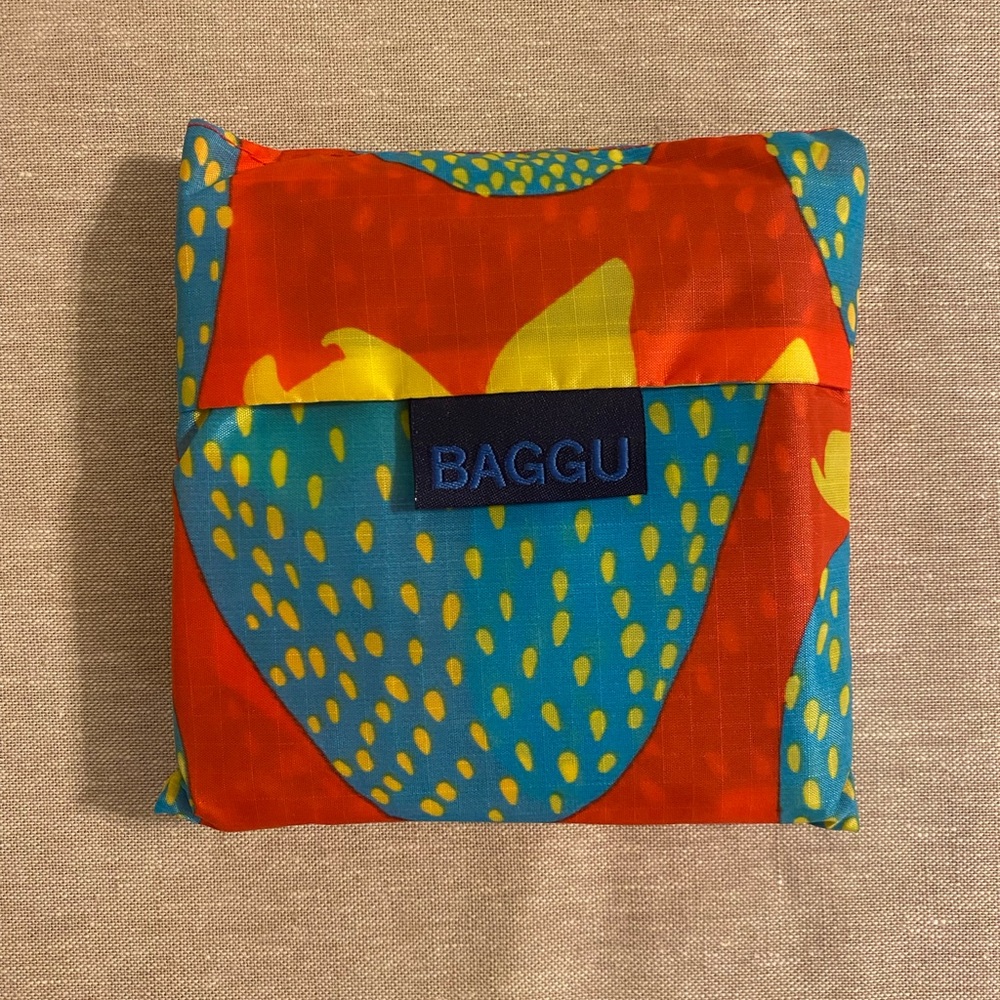 NWT BAGGU Standard Reusable in Electric Strawberry